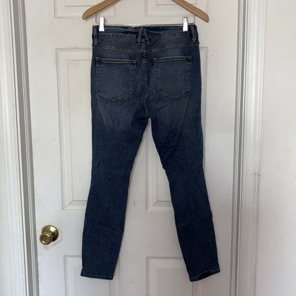 Good American Good Legs High Rise Crop Jeans - Picture 3 of 6